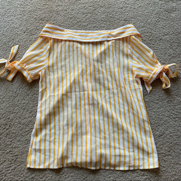 Off the shoulder yellow striped button down - Picture 2 of 4